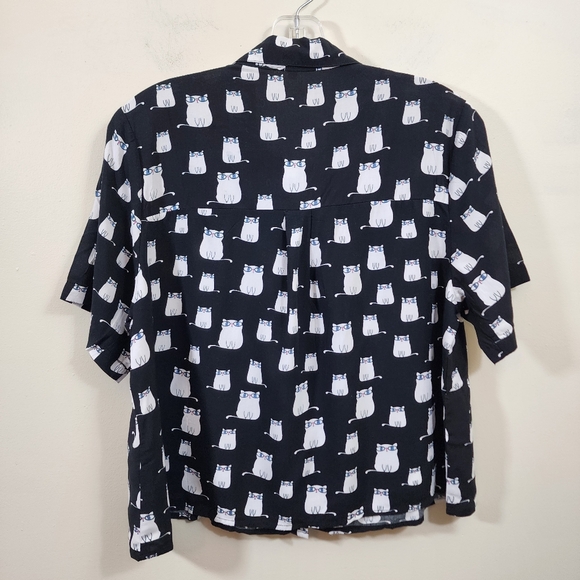 Love Notes short sleeve button front cat print crop shirt woman's size large - Picture 3 of 9